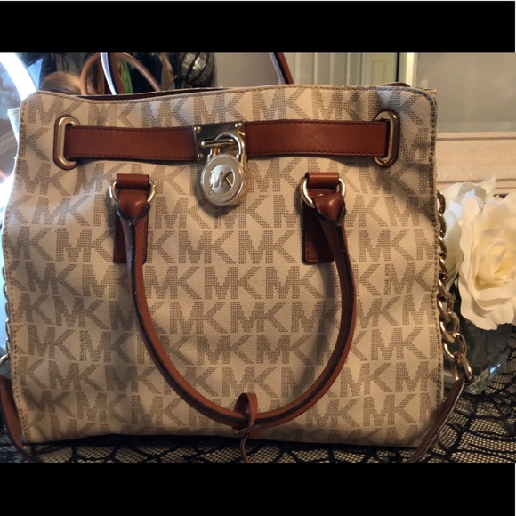 Authentic Michael Kors purse . - Picture 2 of 8